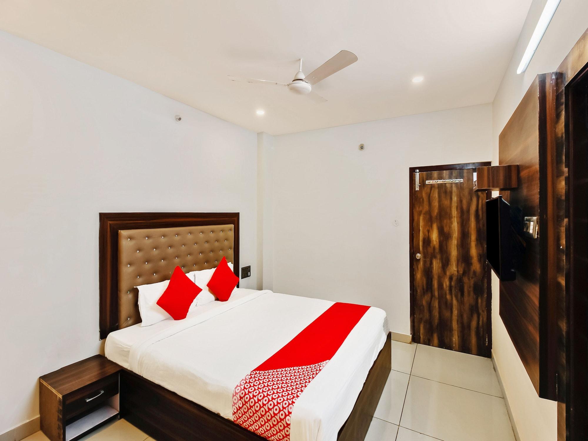 Oyo 29131 Hotel Mn Grand Shamshabad Exterior foto