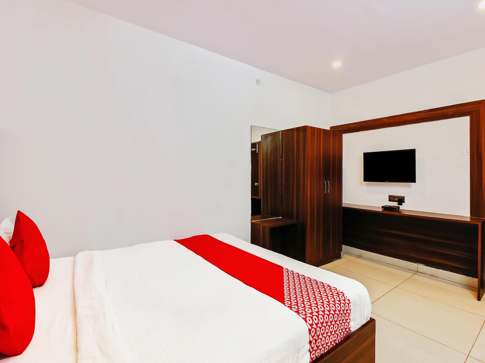 Oyo 29131 Hotel Mn Grand Shamshabad Exterior foto